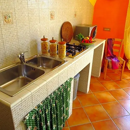 Bb Doliahouse Alojamento de Acomodação e Pequeno-almoço Dolianova